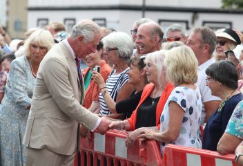 Crowds hoping to meet the Royal Couple